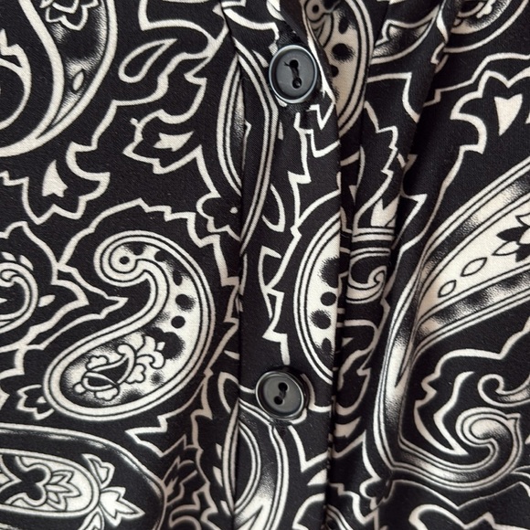 Avenue women’s plus Paisley Black and White button up Top polyester split sleeve - Picture 4 of 11